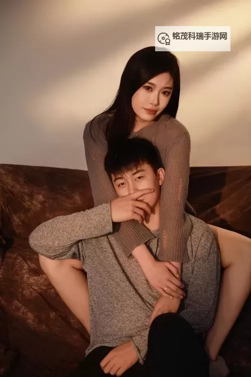 探索爱情的甜蜜:最美情侣免费高清视频推荐图1