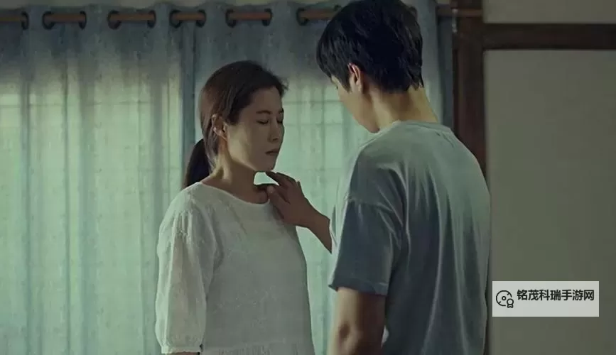 探索情感边界：人妻交换电影的艺术与争议图1