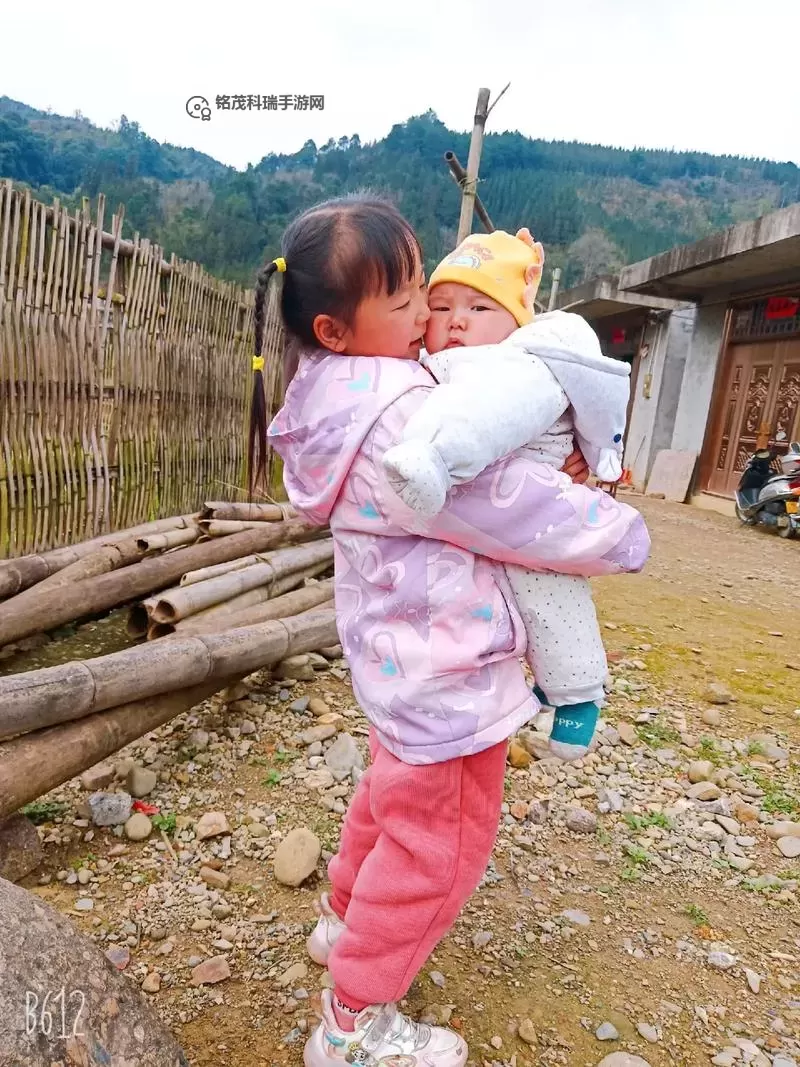 遇难姐弟紧紧相拥:生死瞬间的深情守望图1