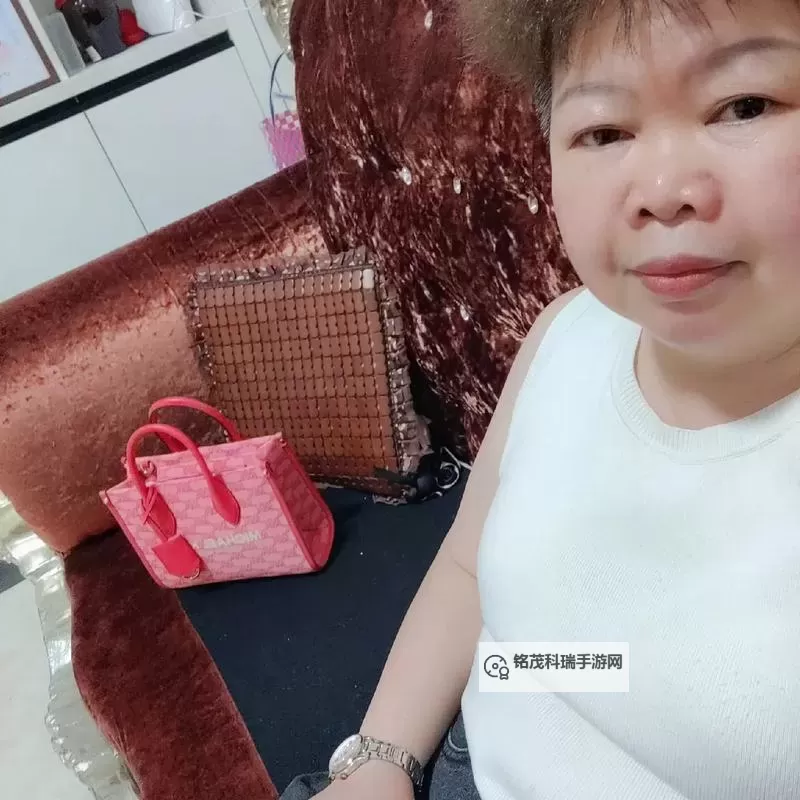 坐着吃饭下边是连着的：生活中的细节与温暖图1