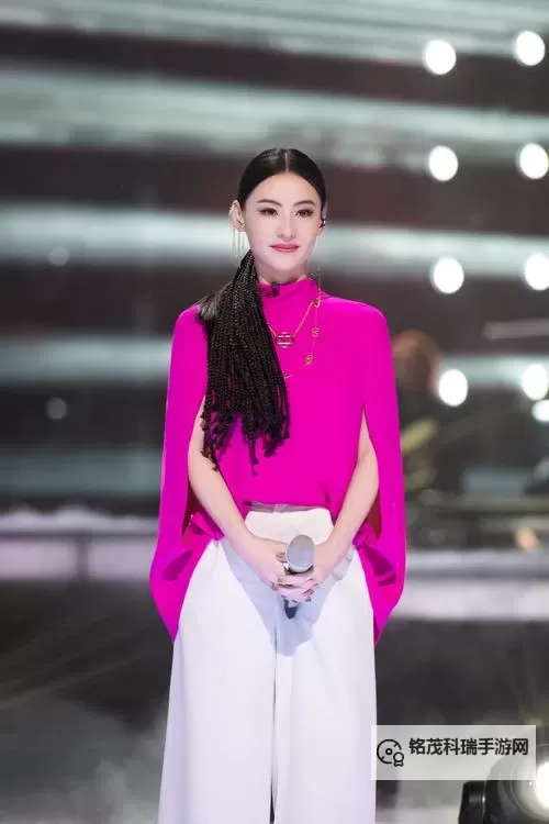 张柏芝演唱酒醉的蝴蝶:梦幻舞台上的动人瞬间图1