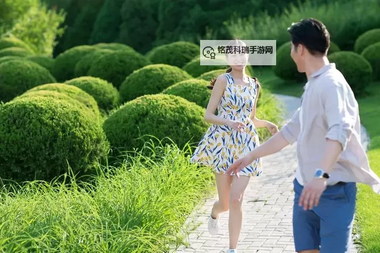 美女与帅哥一起差差：甜蜜时光的温馨瞬间图1