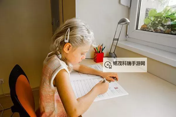 精彩视频：女生坐在学长的巧克力棒上写作业全过程图1