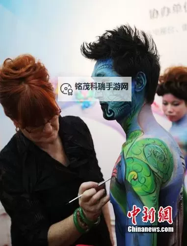 幼女人体艺术：探索纯真与美的表达图1