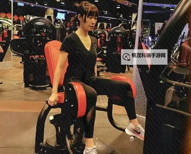 郑家榆写真：展现璀璨魅力的迷人瞬间图1