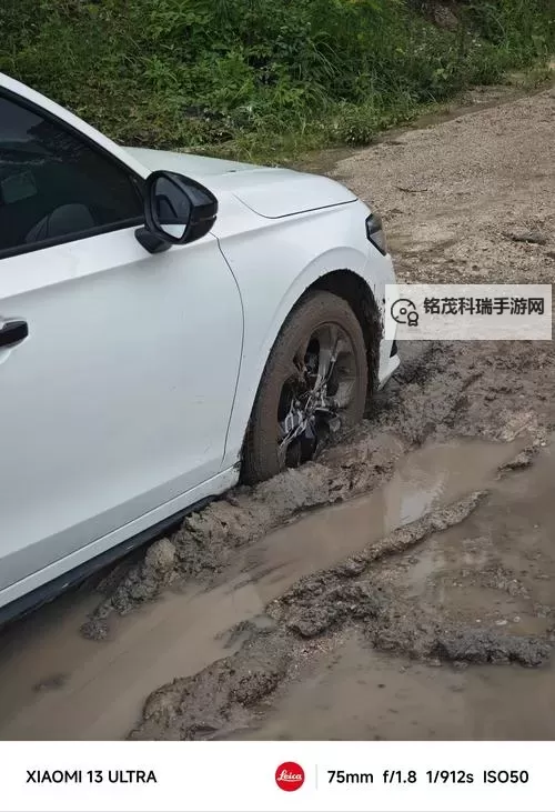 在车子颠簸中进了她身体：一场意外的邂逅图1