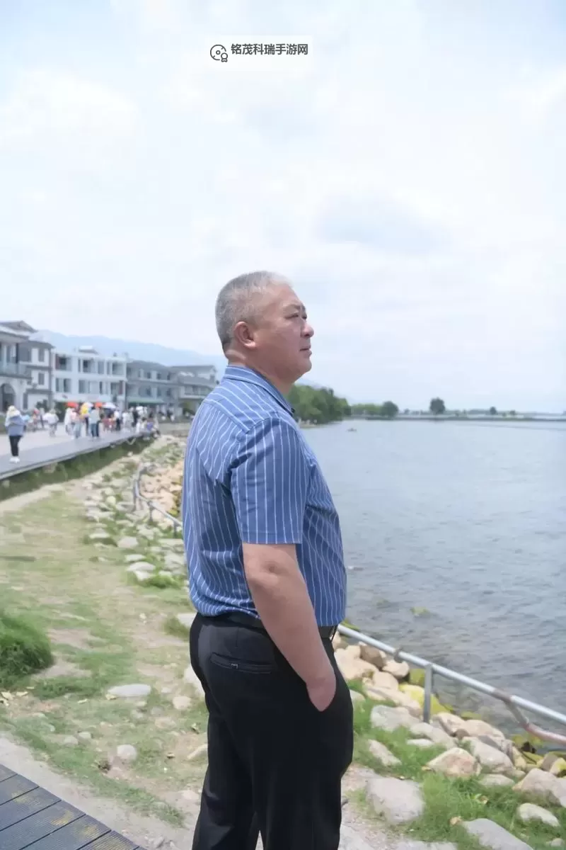 探索温馨陪伴:男同性恋中老年网站的关爱与社区建设图1