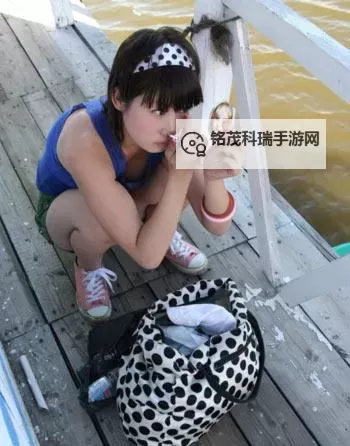 张悠雨人体写照：优雅与自信的完美展现图1