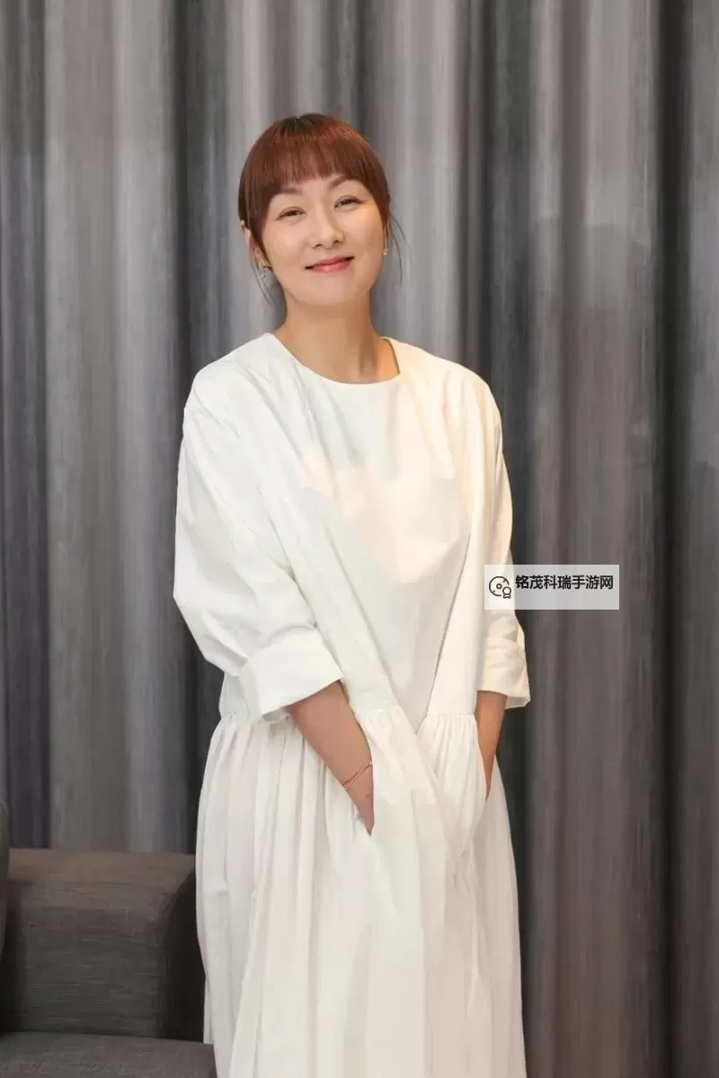 郑家榆写真：展现优雅与自信的迷人瞬间图1