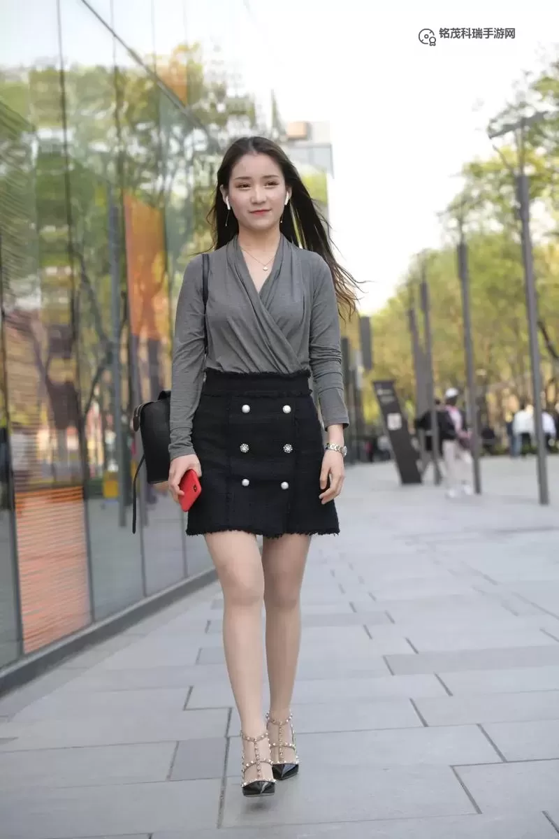 探索潮流风尚:中国街拍网带你走进都市时尚新潮图1