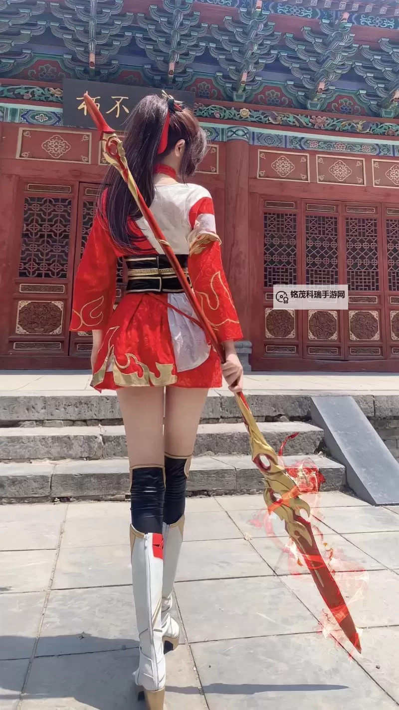 云缨拿枪奖励自己图片:勇敢与自信的完美展现图1