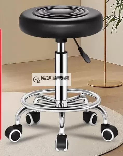 转过去趴翘高点后打完坐高脚凳的精彩瞬间图1