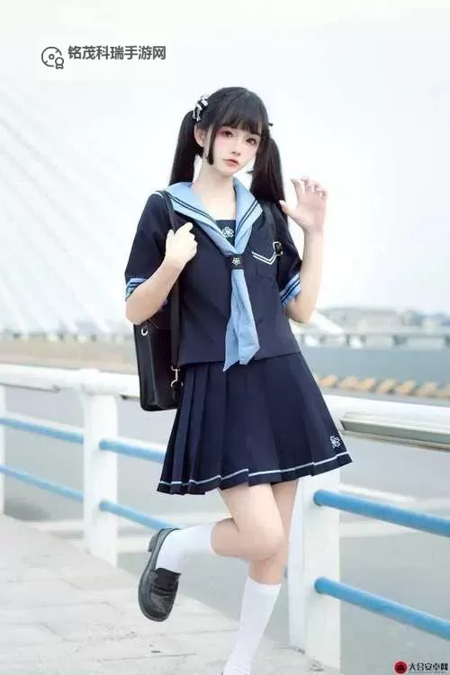 制服的诱惑:迷人的魅力与寓意的碰撞图1