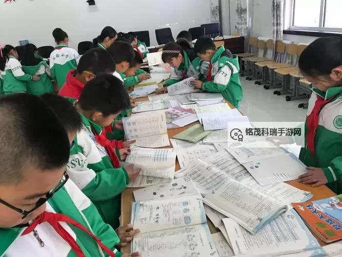 奇幻奇遇：我坐在黑得发紫的巨龙上写作业的冒险旅程图1