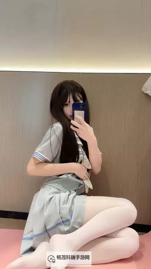 白丝在线：探索春日里那一抹纯白的缔造者图1