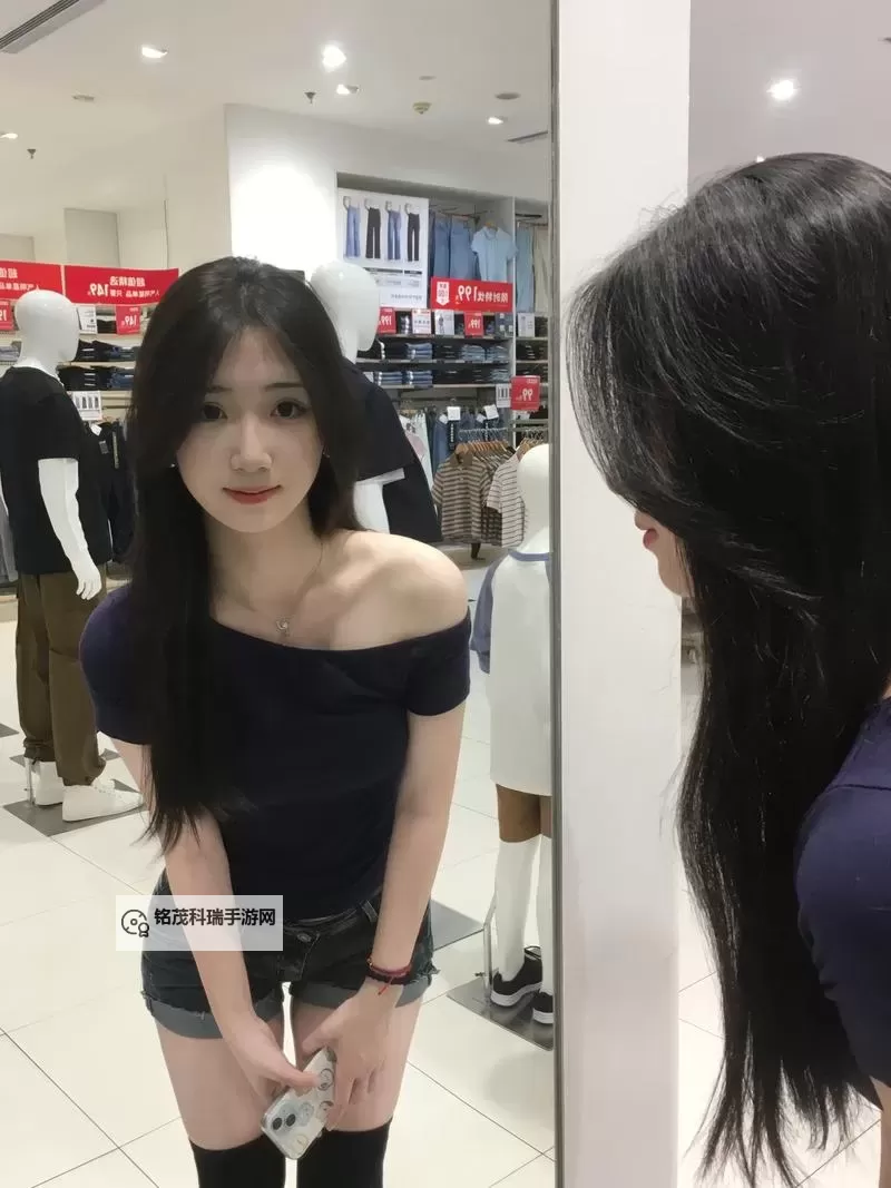 探索最新时尚潮流：优衣库视屏带你领略精彩穿搭图1