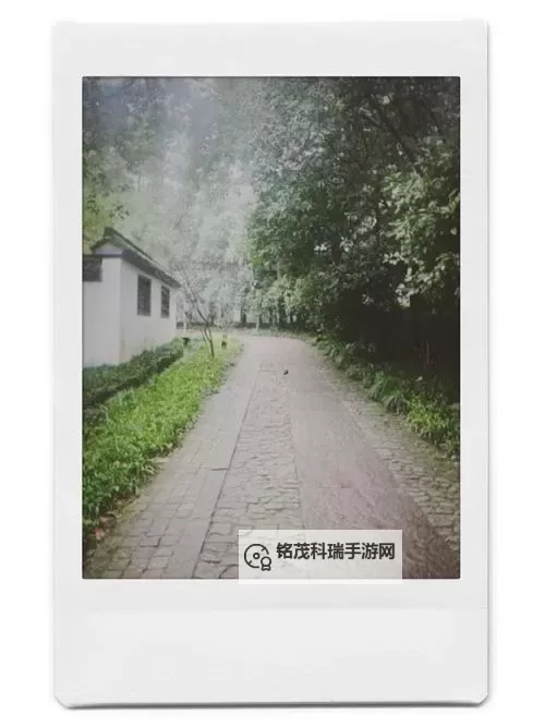 “越单纯越幸福MV：纯真之美点亮心灵的无限温暖”图1