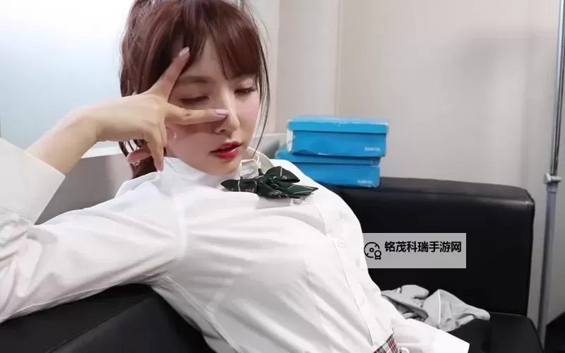 趣味短片：抓着班主任的两只大兔子视频引发爆笑瞬间图1