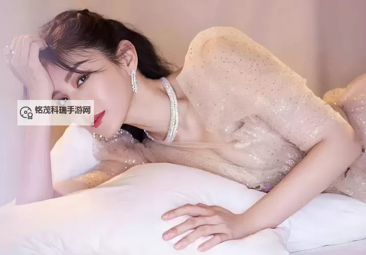 引领潮流：盘点最新女明星合成图的精彩创意与视觉冲击图1