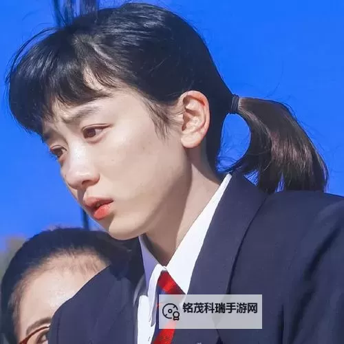 日本真人的镜影：樱花雨中的城市独白图1