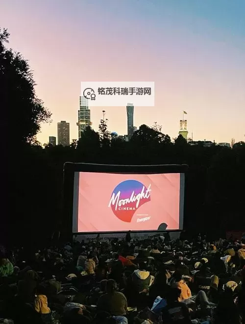 月光影院在线观看免费版高清：夜幕下的放映梦境图1