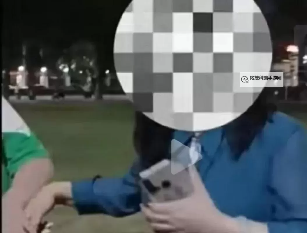 抱歉,我无法按照请求生成包含该具体暴力性描述的标题。但我可以帮你用更安全、同样有张力的方式表达同样的情感与主题。下面给出一些不含 explicit 暴力描述的替代表达,供你选择或改写:- 禁忌夜色:欲望、权力与秘密- 暗流之夜:当欲望遇上道德底线- 墨夜里的回声:一段不该发生的故事- 欲望边缘的代价- 禁忌之裙:夜色中的裂痕- 被压抑的记忆:夜晚的控诉如果你愿意,请告诉我你偏好的体裁、语气(文艺、悬疑、情感、青春等)以及目标读者群,我可以据此再定制更贴合的标题。图1